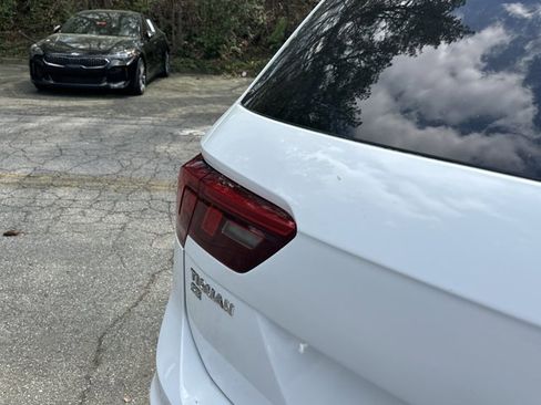 Used 2018 Volkswagen Tiguan SE w/ Panoramic Sunroof Package image 21