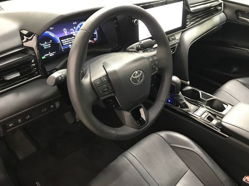 Used 2025 Toyota Camry XSE FWD image 14