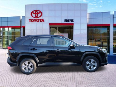 Used 2025 Toyota RAV4 XLE FWD image 2