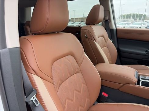 New 2026 Nissan Pathfinder Platinum image 20