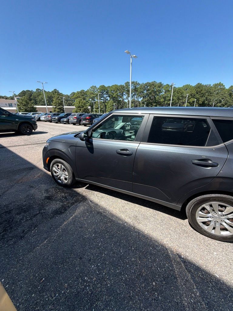 Used 2022 Kia Soul LX FWD image 17