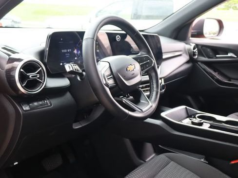 Used 2026 Chevrolet Equinox LT AWD/4WD image 13
