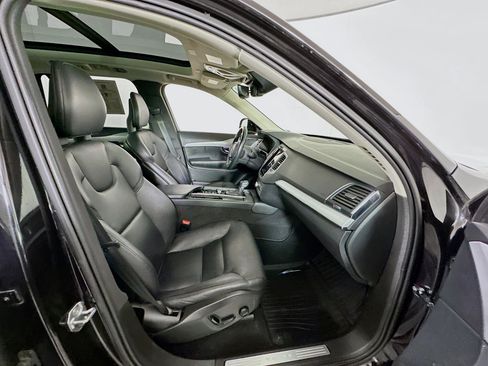 Used 2021 Volvo XC90 T5 Momentum w/ Protection Package Premier image 34