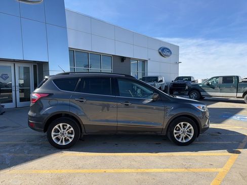 Used 2018 Ford Escape SE image 8