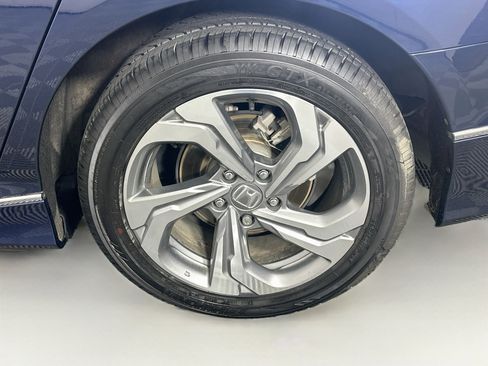 Used 2018 Honda Accord EX image 11
