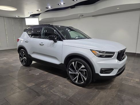Used 2021 Volvo XC40 T5 R-Design w/ Protection Package Premier image 28