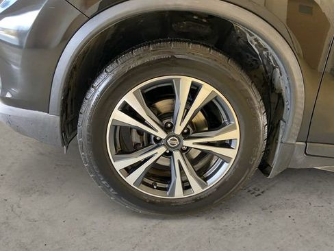 Used 2019 Nissan Rogue SV w/ Premium Package image 14