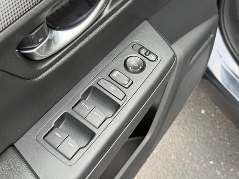 Used 2025 Honda CR-V EX image 12