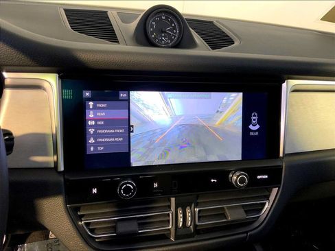 Certified 2023 Porsche Macan AWD/4WD image 31