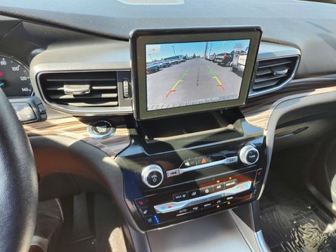 Used 2024 Ford Explorer Limited image 11