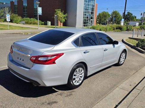 Used 2016 Nissan Altima 2.5 S w/ Power Driver Seat Package FWD image 5