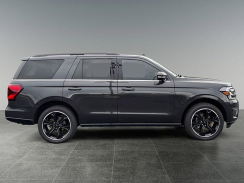 Used 2024 Ford Expedition Limited image 8