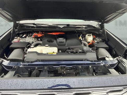 Used 2023 Toyota Sequoia Capstone AWD/4WD image 20