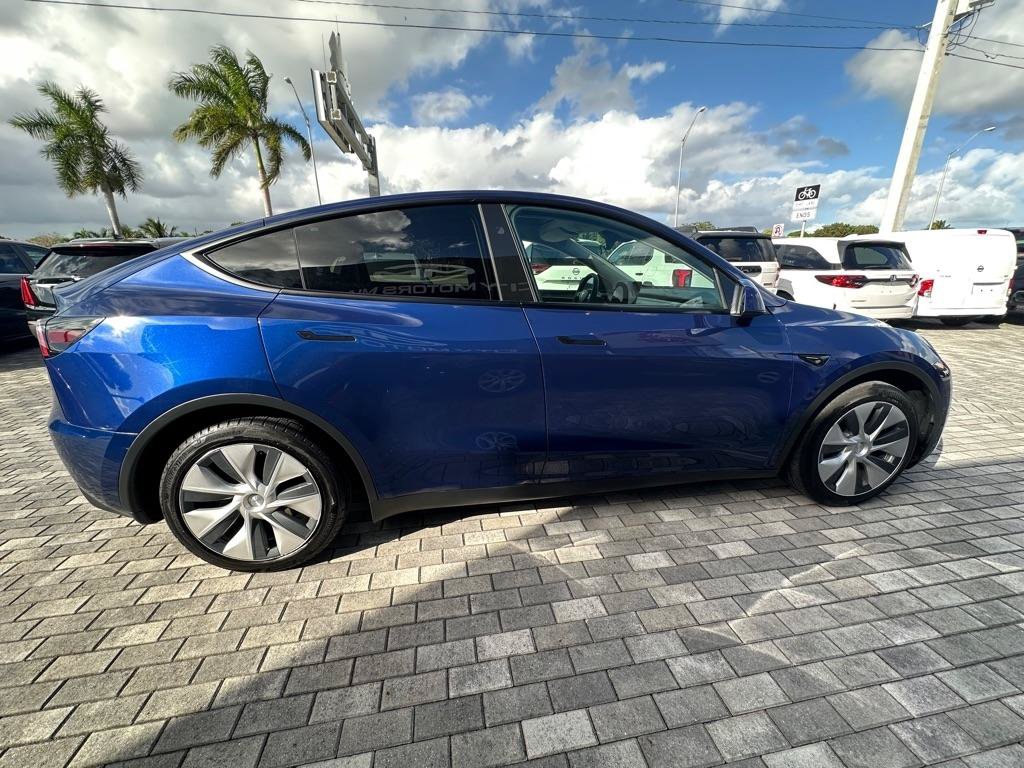 Used 2024 Tesla Model Y 2WD image 9