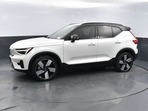 Used 2024 Volvo XC40 Recharge Plus w/ Protection Package Premier image 5