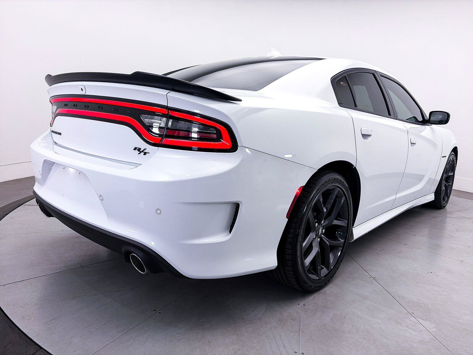 Used 2022 Dodge Charger R/T w/ Plus Group RWD image 16