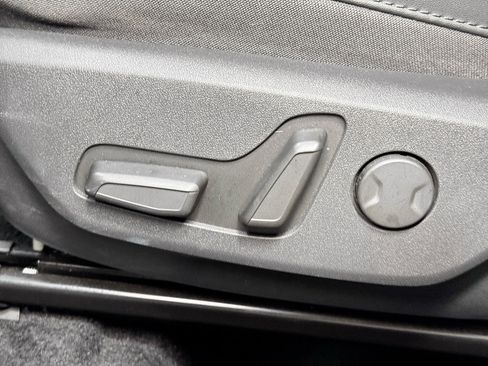 Used 2023 Kia Niro EX Touring FWD image 5