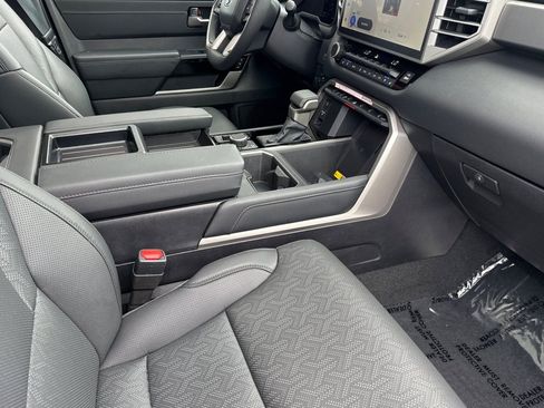 Used 2025 Toyota Tundra Limited AWD/4WD image 20