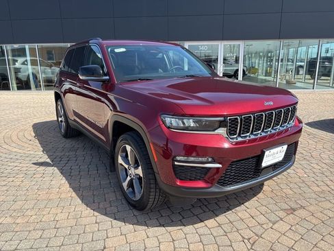 Used 2023 Jeep Grand Cherokee Limited image 3