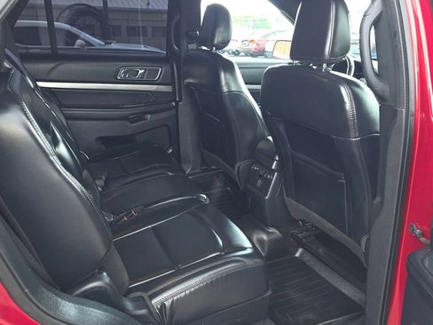 Used 2019 Ford Explorer XLT w/ Equipment Group 202A FWD image 19