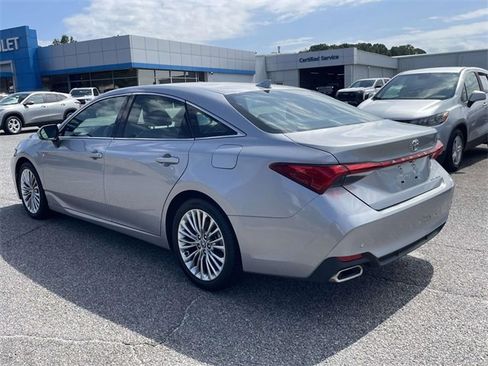 Used 2020 Toyota Avalon Limited image 6