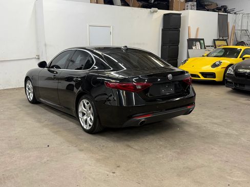 Used 2018 Alfa Romeo Giulia Ti RWD image 3