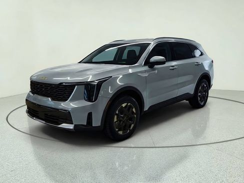 Certified 2025 Kia Sorento S AWD/4WD image 1
