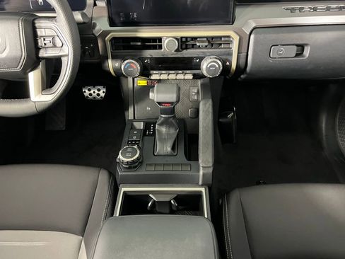 Used 2025 Toyota Tacoma TRD Sport image 16