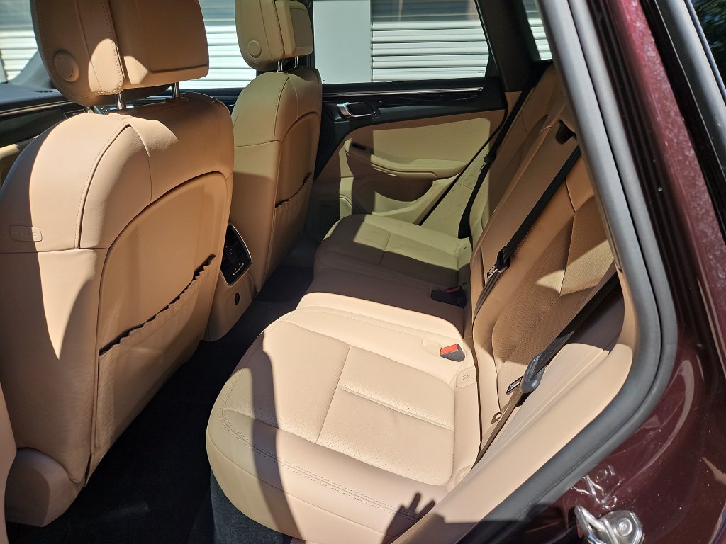 Certified 2026 Porsche Macan AWD/4WD image 36