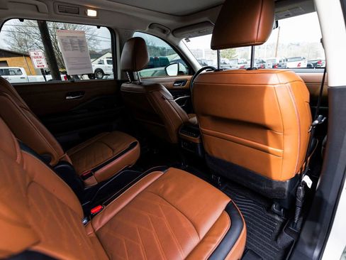 Used 2024 Nissan Pathfinder Platinum image 31