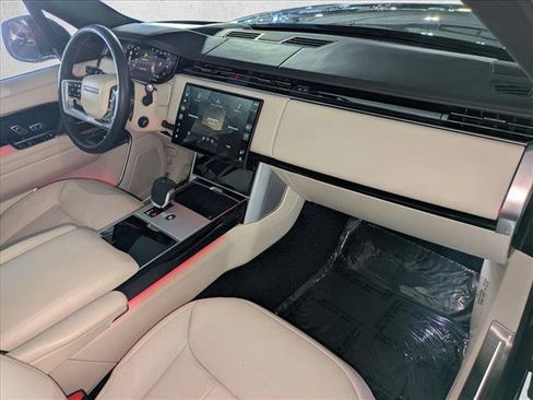 Used 2025 Land Rover Range Rover Long Wheelbase SE AWD/4WD image 25