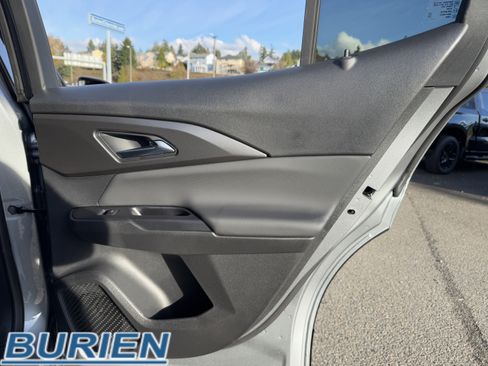 New 2026 Chevrolet Equinox EV LT image 24