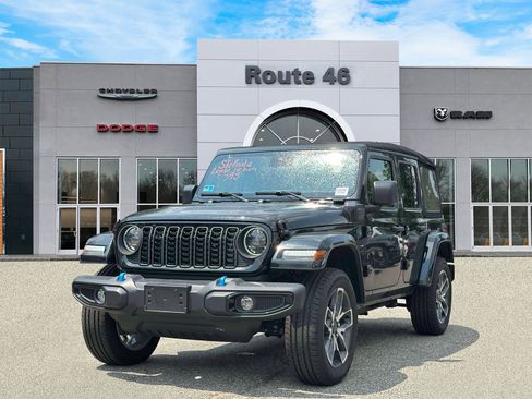 Used 2024 Jeep Wrangler Unlimited w/ Convenience Group AWD/4WD image 2
