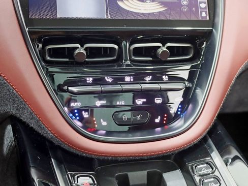 Used 2021 Aston Martin DBX image 29