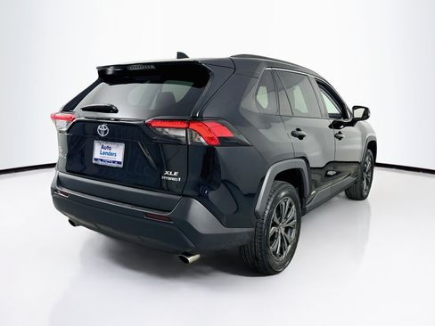 Used 2022 Toyota RAV4 XLE Premium AWD/4WD image 5