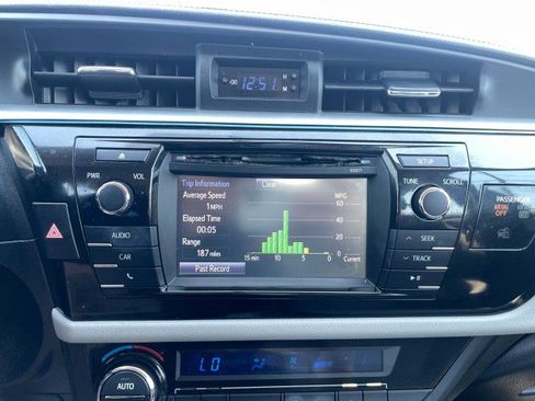 Used 2016 Toyota Corolla LE image 31