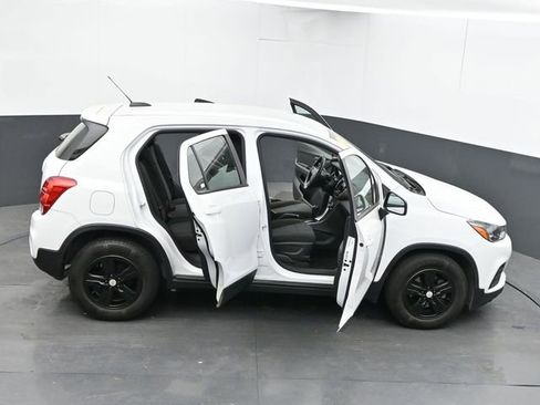 Used 2020 Chevrolet Trax LS FWD image 46