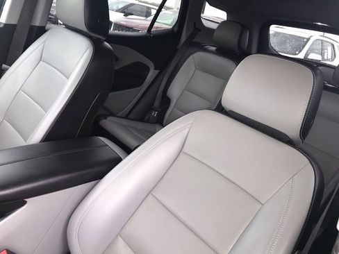 Used 2024 GMC Terrain SLT FWD image 11