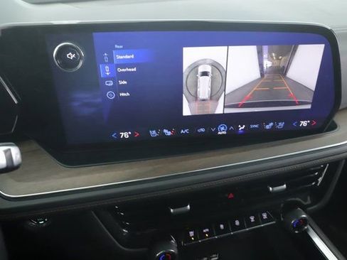 Used 2025 Chevrolet Suburban High Country image 28