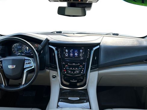 Used 2019 Cadillac Escalade ESV Luxury image 27