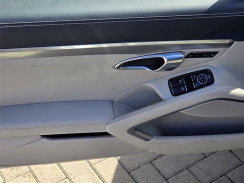 Used 2018 Porsche 911 Carrera image 10