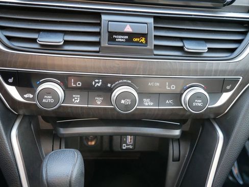 Used 2018 Honda Accord EX image 22