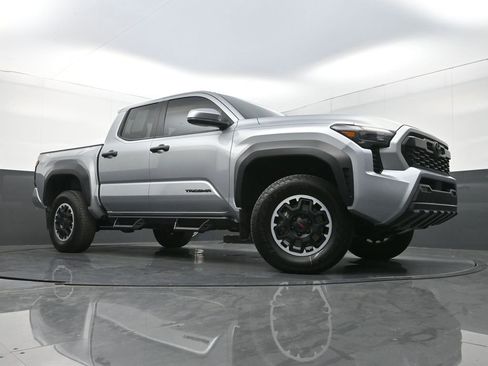 Used 2024 Toyota Tacoma TRD Off-Road AWD/4WD image 22