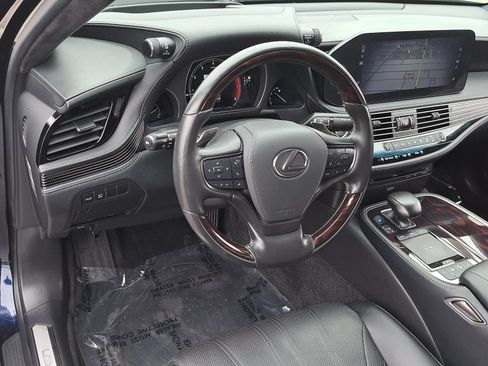 Used 2022 Lexus LS 500 w/ Interior Upgrade Package RWD image 17