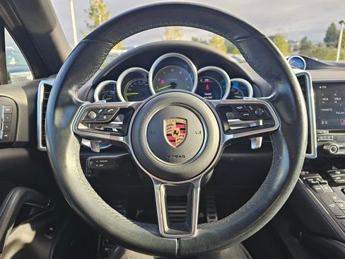 Used 2017 Porsche Cayenne S image 25