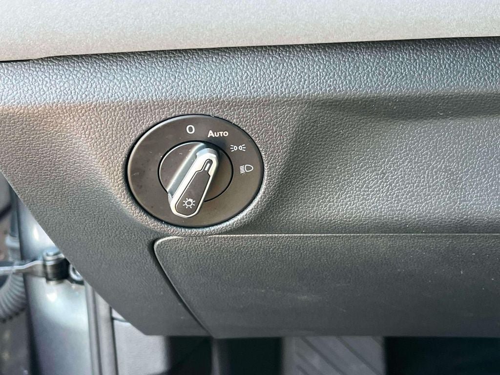 Used 2025 Volkswagen Jetta SE FWD image 27