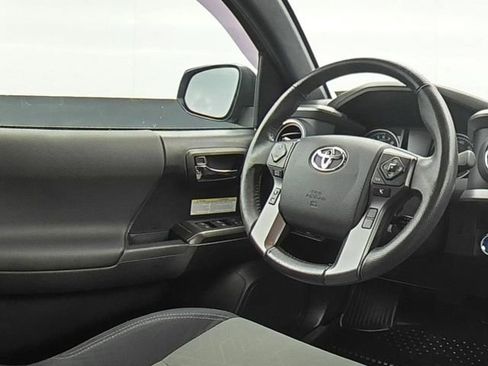 Used 2020 Toyota Tacoma TRD Off-Road image 18