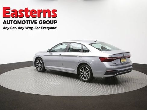 Used 2025 Volkswagen Jetta SE FWD image 62