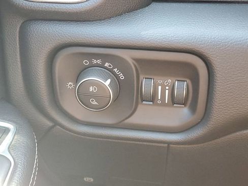 Used 2020 RAM 3500 Laramie AWD/4WD image 18