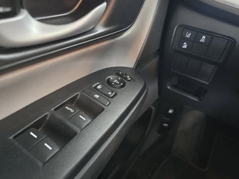 Used 2021 Honda CR-V LX image 9